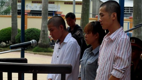 Cướp tiệm vàng, kéo cả vợ vào vòng lao lý - ảnh 1