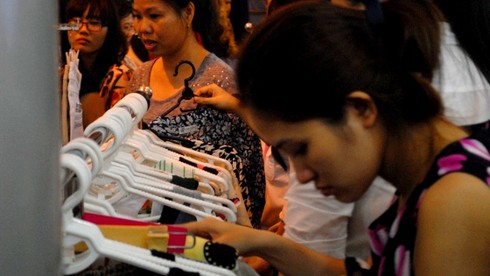 Thương xá Tax đông nghẹt khách trước ngày bị san phẳng - ảnh 6