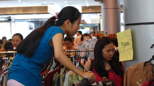 Thương xá Tax đông nghẹt khách trước ngày bị san phẳng - ảnh 14