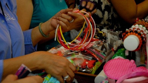 Thương xá Tax đông nghẹt khách trước ngày bị san phẳng - ảnh 12