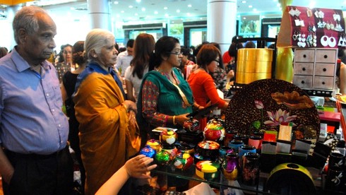 Thương xá Tax đông nghẹt khách trước ngày bị san phẳng - ảnh 16