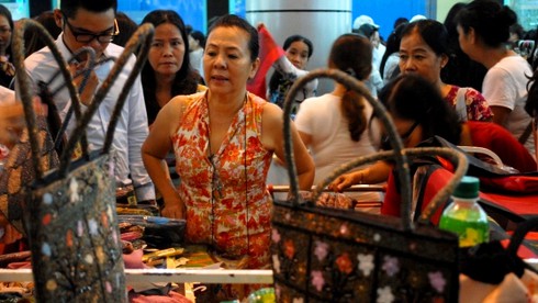 Thương xá Tax đông nghẹt khách trước ngày bị san phẳng - ảnh 7