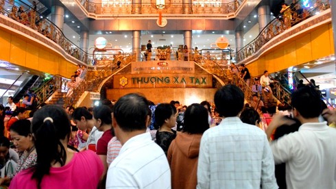 Thương xá Tax đông nghẹt khách trước ngày bị san phẳng - ảnh 2