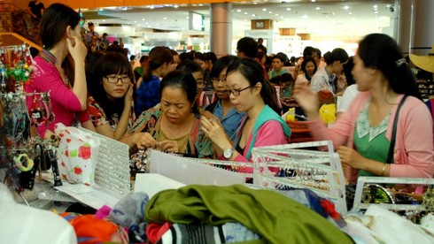 Thương xá Tax đông nghẹt khách trước ngày bị san phẳng - ảnh 5