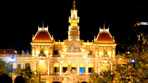 Sẽ xây sân bay trực thăng trong trụ sở UBND TP.HCM? - ảnh 1