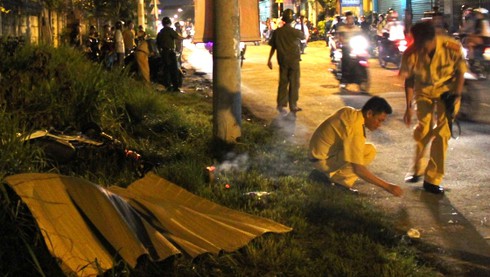 TP.HCM: Bật khóc trước cảnh vợ ngất lịm bên thi thể chồng - ảnh 1