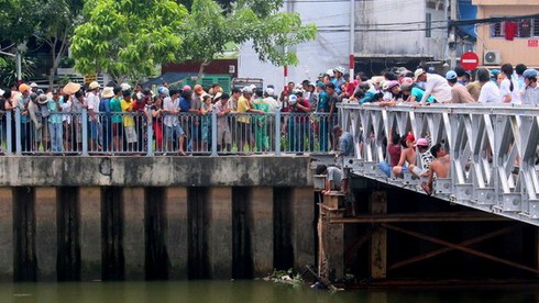 TP.HCM: Phát hiện thi thể học sinh nổi trên kênh Nhiêu Lộc - ảnh 1