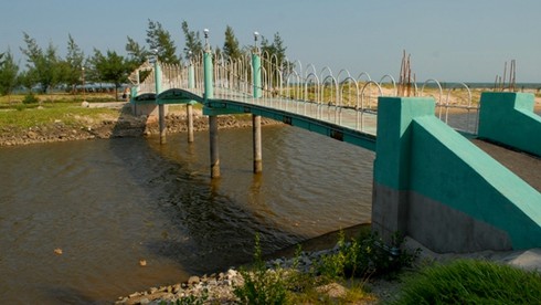 Bình Thuận: Lấn chiếm đất công, lập bãi tắm ở vùng nước xoáy - ảnh 3