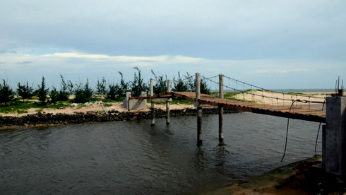 Bình Thuận: Lấn chiếm đất công, lập bãi tắm ở vùng nước xoáy - ảnh 2