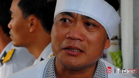 Chiếc bàn thờ lập vội trên nhà giàn DK1 - ảnh 1