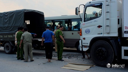 Xe máy đối đầu xe tải, hai người chết tại chỗ - ảnh 2