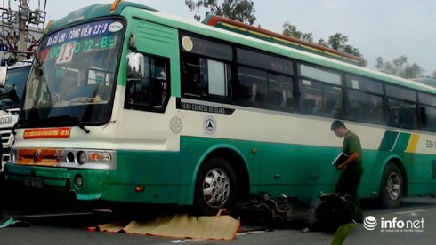 TP.HCM: Đường Trường Chinh kẹt cứng vì tai nạn chết người - ảnh 1