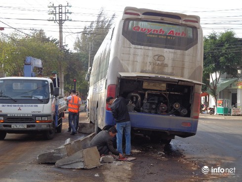 Đắk Lắk: Xe khách “nuốt” hơn 10m dải phân cách - ảnh 3