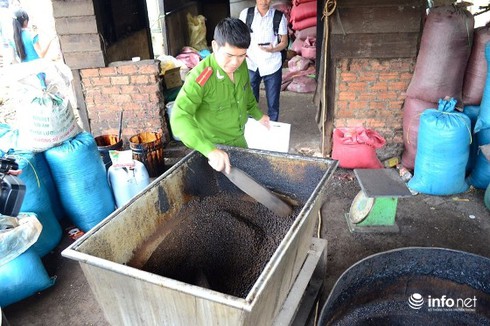 Phẫn nộ với công thức pha chế cà phê toàn ngô, đậu và hóa chất - ảnh 2