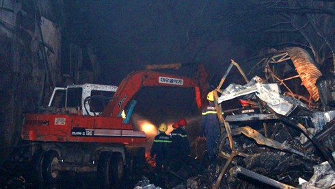 Bình Dương: Kho vải cháy liên tục trong 5 giờ - ảnh 1