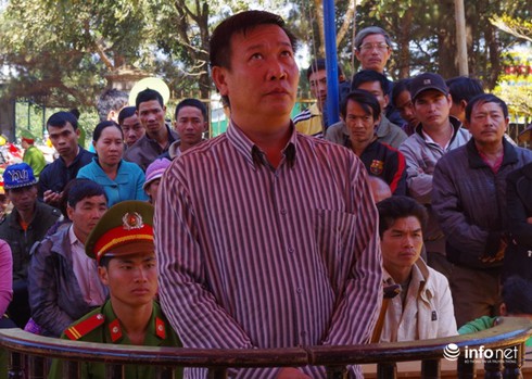 Dùng súng bắn người, phó giám đốc lãnh án tù - ảnh 1