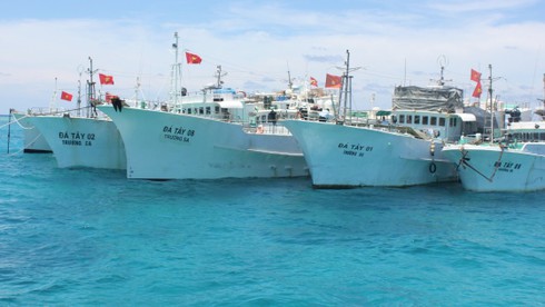 Ngư dân trôi dạt trên biển vẫy cờ kêu cứu khi cách bờ 50 hải lý - ảnh 1