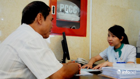 Bưu điện TP triển khai thu bảo hiểm y tế trực tiếp tại bệnh viện Hoàn Mỹ - ảnh 2