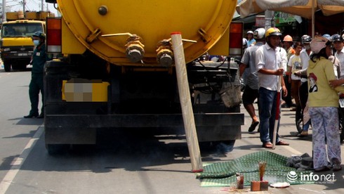 Bé trai 7 tuổi bị xe bồn cán tử vong trên đường đi học về - ảnh 1