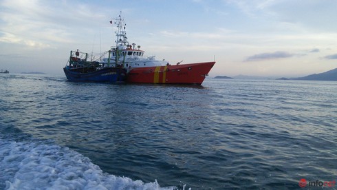 Cứu thành công 7 ngư dân gặp nạn tại quần đảo Hoàng Sa - ảnh 1