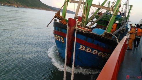 Cứu thành công 7 ngư dân gặp nạn tại quần đảo Hoàng Sa - ảnh 7