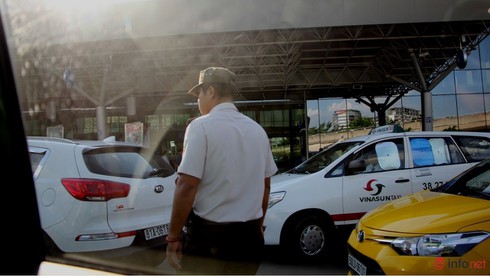 Thái độ của tài xế “xe công” tại Tân Sơn Nhất đã có “chuyển biến” - ảnh 3