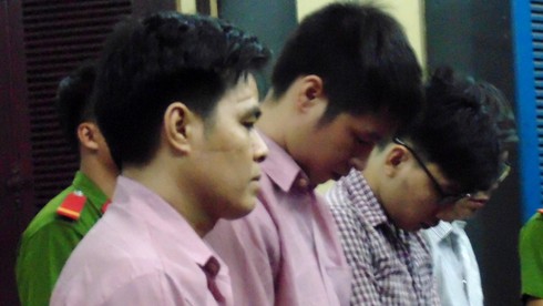 Buôn lậu gỗ trắc sang Hồng Kông bất thành, 4 đối tượng lĩnh 45 năm tù - ảnh 1