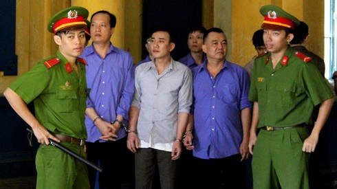 Vụ buôn lậu trị giá hơn 26 tỷ đồng: Cán bộ hải quan nhận án treo - ảnh 1