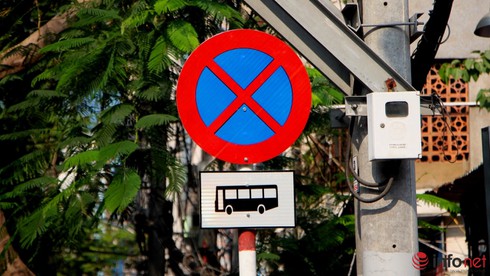 Sau lệnh cấm đậu xe hai tuyến đường thông thoáng, gần đó xuất hiện nhều… bến cóc - ảnh 1