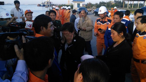 Cứu nạn tàu cá bị nạn trên đường phân định Vịnh Bắc Bộ - ảnh 6