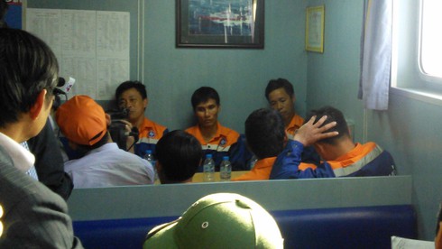 Cứu nạn tàu cá bị nạn trên đường phân định Vịnh Bắc Bộ - ảnh 3