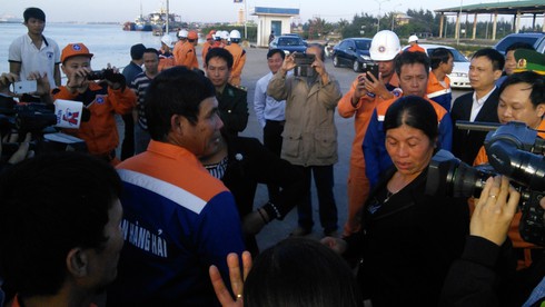 Cứu nạn tàu cá bị nạn trên đường phân định Vịnh Bắc Bộ - ảnh 5