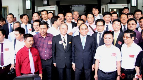 Thủ tướng Nguyễn Xuân Phúc bận rộn cả trong 15 phút giải lao - ảnh 2