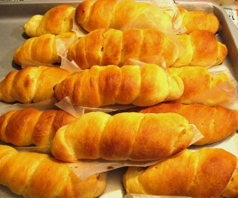 Cướp giật bánh mì, đồ ăn, 2 thiếu niên đối mặt mức án từ 3-10 năm tù - ảnh 1