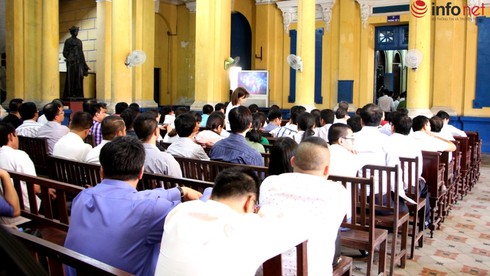 Xử đại án nghìn tỷ tại NH Xây dựng: Phạm Công Danh cười mỉm trước tòa - ảnh 8