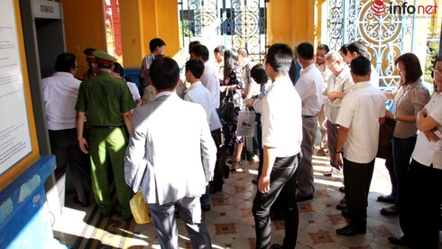 Xử đại án nghìn tỷ tại NH Xây dựng: Phạm Công Danh cười mỉm trước tòa - ảnh 2