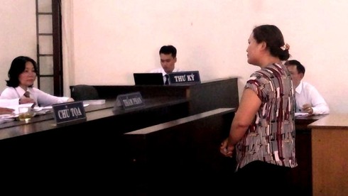 Tăng án người phụ nữ tố cáo chồng thư ký tòa nhận tiền “chạy án” - ảnh 1