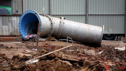 TP.HCM: Vỡ ống nước tại Quận 1, hàng chục ngàn hộ dân có thể bị ảnh hưởng - ảnh 1