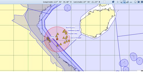 11 thuyền viên lênh đênh trên 2 phao bè được cứu trong biển động mạnh - ảnh 1