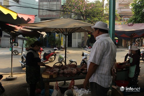 Ông Năm Hấp và ngôi chợ hàng rong “không cửa” - ảnh 2