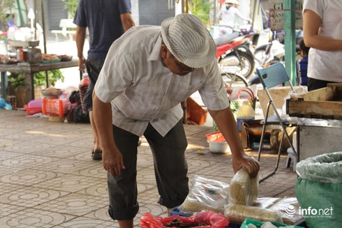 Ông Năm Hấp và ngôi chợ hàng rong “không cửa” - ảnh 1