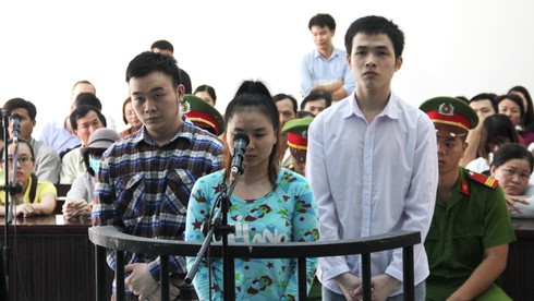 Bị quy kết tạt axit mù mắt bạn thân, cô gái phản cung, tòa yêu cầu điều tra lại - ảnh 1