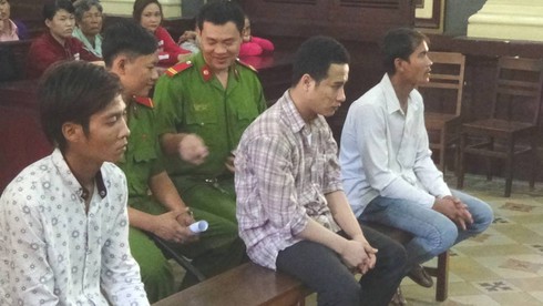 Thách thức đánh nhau, bị đối thủ đánh tử vong dưới hồ - ảnh 1