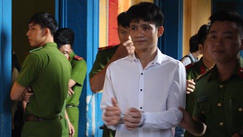 16 năm tù cho kẻ đạp con ruột 5 tuổi tử vong rồi chôn xác phi tang cạnh nhà - ảnh 1