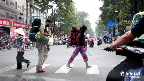 Chủ tịch TP.HCM: Không biết các anh làm kiểu gì mà 6 tháng mới giải ngân 32%? - ảnh 2