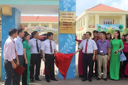 TP Móng Cái: Gắn biển các công trình chào mừng Đại hội Đảng - ảnh 1