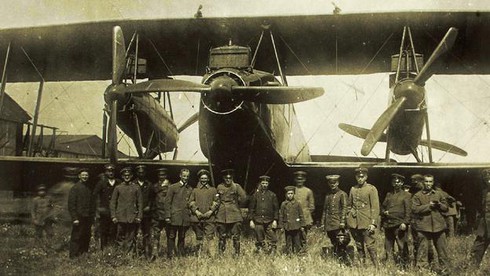 Điểm mặt 10 siêu phi cơ khổng lồ trong lịch sử - ảnh 1