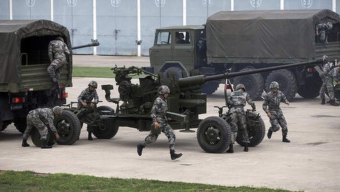 Trung Quốc khoe sức mạnh nhân ngày thành lập quân đội - ảnh 1