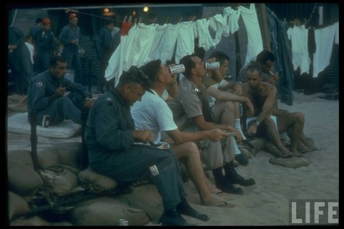'Reaching out' - Sự kinh hoàng của lính Mỹ trong chiến tranh Việt Nam - ảnh 24