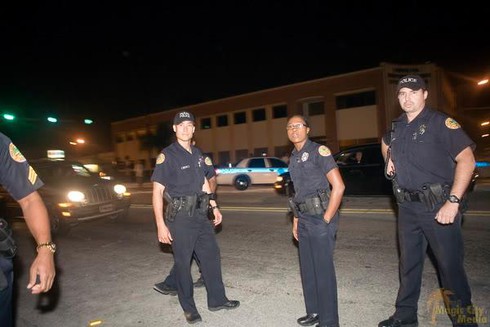 Không riêng cảnh sát Việt Nam sợ bị quay phim, chụp ảnh - ảnh 1